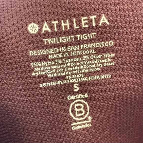 Athleta Twilight Tight in Burgundy size Small - Picture 3 of 9
